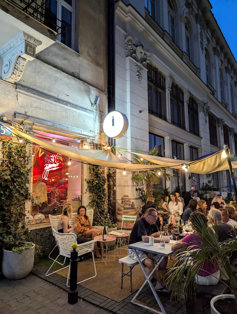 Niewinność Wine Bar